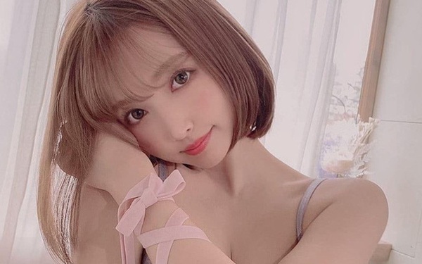 From an unsuccessful idol singer, Yua Mikami turned to a popular 18+ actress again