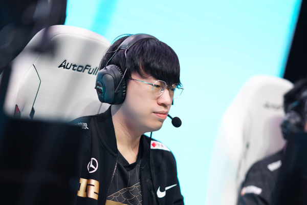 LPL “plays big” with strict rules when choosing a League of Legends team to attend Asiad 2022, Xiaohu can also “stay at home”