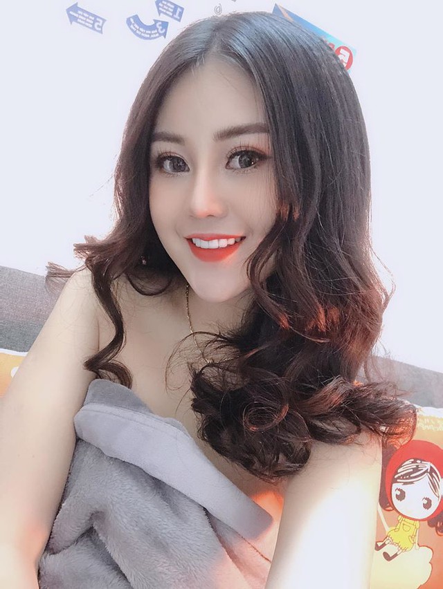 Sở hữu số đo 3 vòng 85-56-90, nàng hot girl 20 tuổi kiếm tiền khủng nhờ nhan sắc quyến rũ - Ảnh 1.