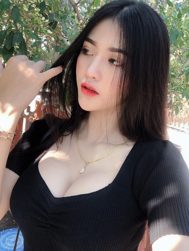 Hờ hững quấn khăn chụp ảnh bên suối, hot girl gợi cảm khiến cộng đồng mạng bỏng mắt - Ảnh 13.