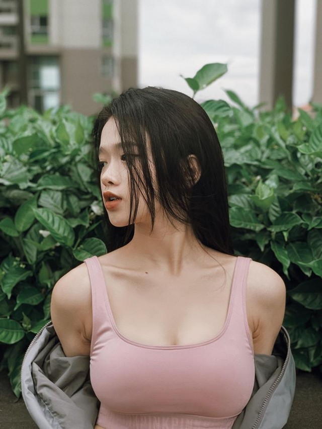 Hot girl Linh Ka tung MV cover mới nhưng không thấy... ngực với mông như trong ảnh đâu cả! - Ảnh 10.