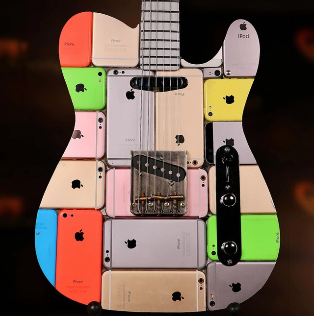 Cây guitar độc nhất thế giới: Được gắn lại từ 106 chiếc iPhone và 1 iPod Touch, giá 139 triệu đồng - Ảnh 1.