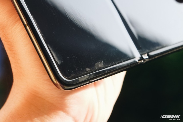 Dùng Galaxy Fold không dán màn hình: Chiếc máy của tôi bây giờ ra sao? - Ảnh 6.