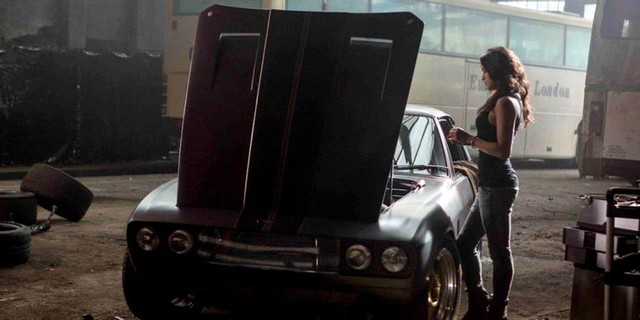 Điểm danh loạt siêu xe bóng hồng xinh đẹp Letty từng cầm lái trong series ‘Fast & Furious’ - Ảnh 4.