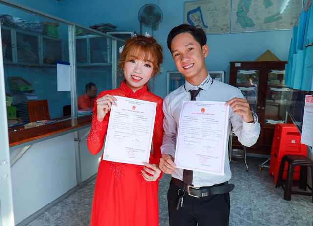 Cặp đôi mê Liên Quân tới nỗi quẩy Rank mọi lúc, hành trình từ lễ ăn hỏi tới khi có baby khiến dân mạng trầm trồ - Ảnh 5. Cặp đôi mê Liên Quân tới nỗi quẩy Rank mọi lúc, hành trình từ lễ ăn hỏi tới khi có baby khiến dân mạng trầm trồ - Ảnh 5.