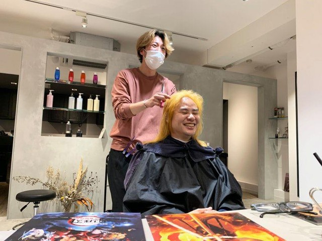 tuong - Kimetsu no Yaiba: Fanboy Viêm trụ Rengoku đi làm tóc giống thần tượng Photo-6-1603677035793923454793