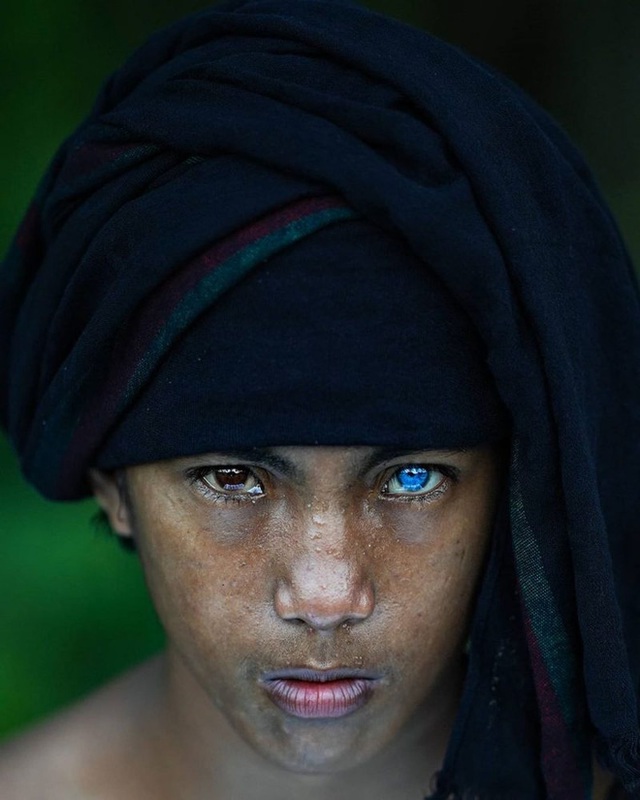 truyền - Hội chứng di truyền kỳ lạ khiến cho các thành viên trong bộ tộc bản địa Indonesia sở hữu màu mắt xanh hiếm thấy Photo-3-16019108519811248285156