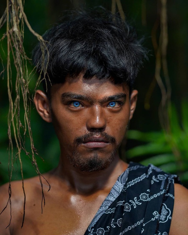 truyền - Hội chứng di truyền kỳ lạ khiến cho các thành viên trong bộ tộc bản địa Indonesia sở hữu màu mắt xanh hiếm thấy Photo-4-1601910853256704166187