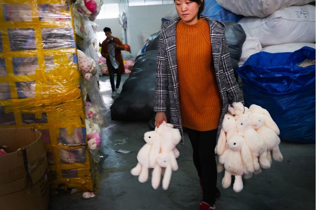 Bên trong thành phố bán đồ “Made In China” lớn nhất thế giới: Đủ loại mặt hàng ấn tượng, đặc biệt là đồ trang trí và đồ chơi trẻ em - Ảnh 15.
