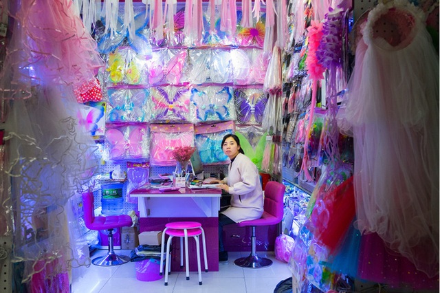 Bên trong thành phố bán đồ “Made In China” lớn nhất thế giới: Đủ loại mặt hàng ấn tượng, đặc biệt là đồ trang trí và đồ chơi trẻ em - Ảnh 7.