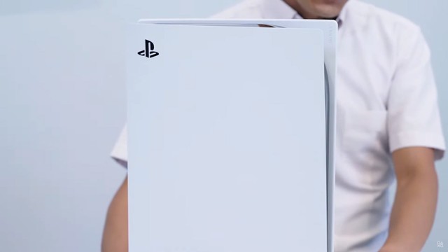 Toàn cảnh mổ bụng PS5 đầu tiên trên thế giới - Ảnh 1.
