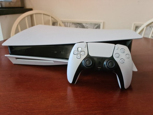 Game thủ số hưởng, đang ngồi không bỗng nhiên được Sony tặng luôn PS5 - Ảnh 2.