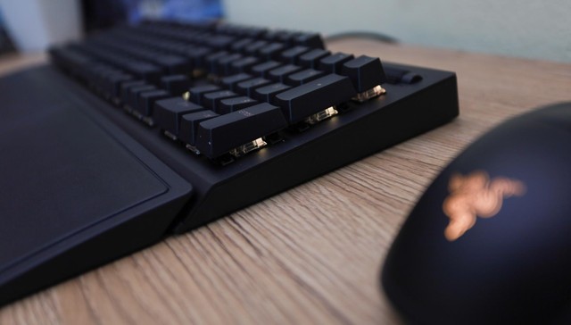 Trải nghiệm Razer BlackWidow v3 - Bàn phím cơ lung linh sắc màu đúng chất “Rắn ba đầu” - Ảnh 4.