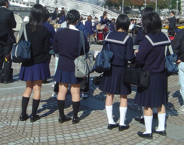 Bắt buộc nữ sinh mặc đồ lót trắng, thậm chí còn... kiểm tra định kỳ, trường học ở Nhật bị chỉ trích dữ dội - Ảnh 1.