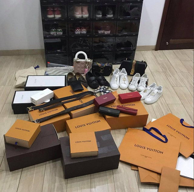 Nữ sinh dùng cả xấp thẻ ATM thay thước kẻ: Dân mạng choáng với bộ sưu tập Gucci, Louis Vuitton - Ảnh 10.