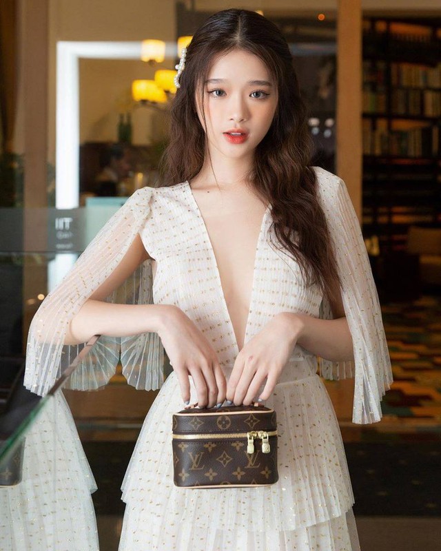 tuong - Linh Ka thường xuyên xuất hiện trước công chúng với hình tượng sexy, gợi cảm Photo-1-16064617484491247379048