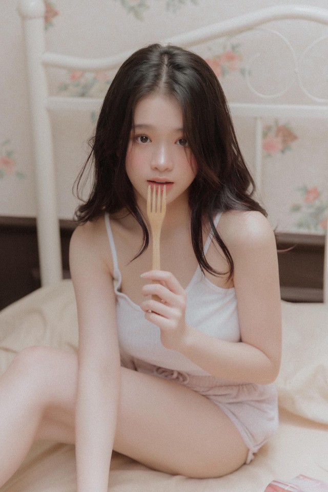 tuong - Linh Ka thường xuyên xuất hiện trước công chúng với hình tượng sexy, gợi cảm Photo-1-16064628881191547921283