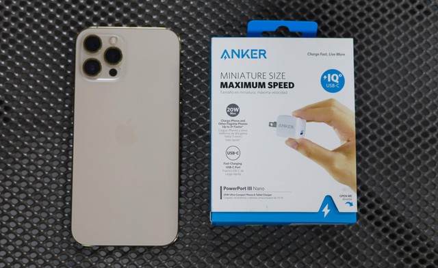 Anker PowerPort III Nano 20W - Vũ khí tuyệt hảo cho game thủ mới tậu iPhone 12 - Ảnh 1.