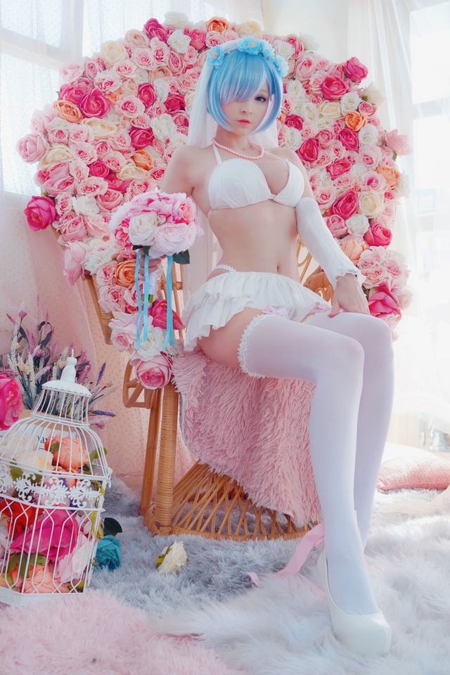 Xịt máu mũi khi ngắm nàng waifu mơ ước của vô số fan anime diện trang phục cô dâu phong cách bikini - Ảnh 4.