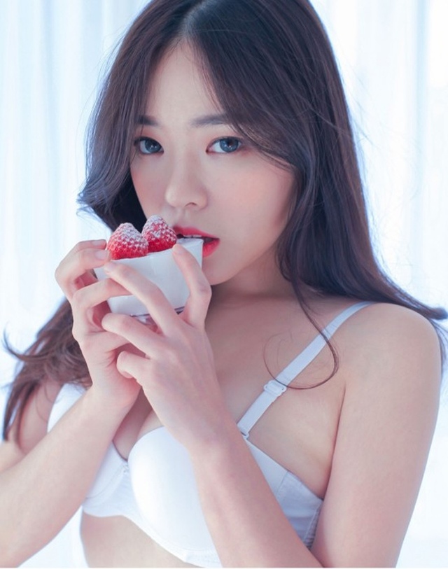 Tiết kiệm tiền thuê người mẫu, nữ CEO hot girl tự tay mặc luôn nội y để quảng cáo, bất ngờ với doanh số thu về - Ảnh 7.