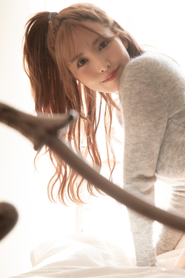 Yua Mikami lên trang bìa tạp chí thời trang nóng bỏng, fan chỉ biết thốt lên: Đúng là cực phẩm - Ảnh 3.