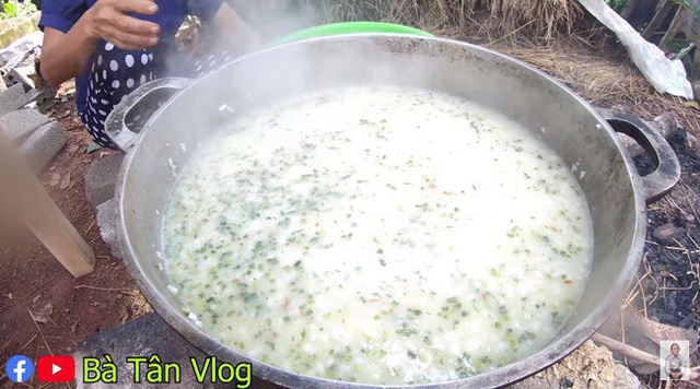 Bà Tân Vlog làm món trứng đà điểu khổng lồ, cộng đồng mạng nhanh mắt nhận ra sự kết hợp dễ gây ngộ độc của món ăn - Ảnh 5.