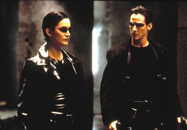 Tiếp tục là cảnh quay hành động trong The Matrix 4: Trinity bật mode quái xế, đèo Neo với tạo hình chẳng khác gì John Wick - Ảnh 2.