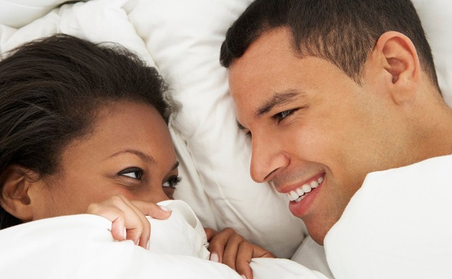 Quan hệ tình dục đều đặn giúp tăng cường hệ miễn dịch và ngừa cúm - Ảnh 1.