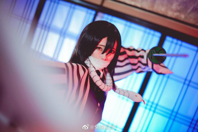 Kimetsu no Yaiba: Nhìn loạt ảnh cosplay Xà Trụ và Luyến Trụ mà tưởng họ yêu nhau đến nơi rồi - Ảnh 4.