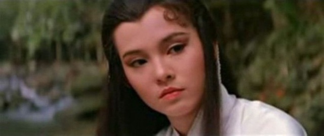 Nhan sắc xinh đẹp trong ngần như trăng rằm của Ông Tĩnh Tinh khi hóa thân thành Tiểu Long Nữ.