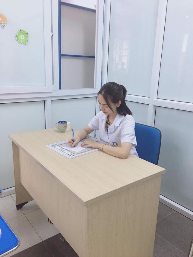 LMHT: Thật không ngờ, cô gái từng đạt top 1 Đấu Trường Chân Lý Việt Nam đang là một bác sĩ - Ảnh 3.