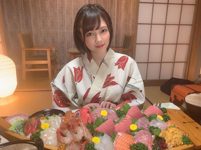 Ngắm nhan sắc Remu Suzumori, mỹ nữ ăn ảnh nhất làng phìm 18+ Nhật Bản - Ảnh 1.