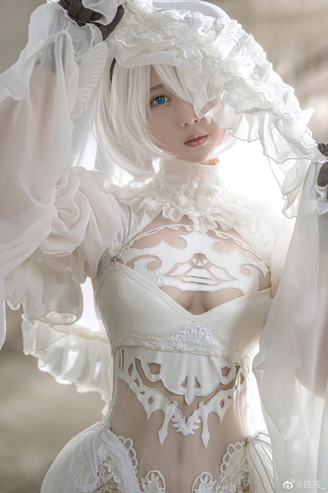 Ngắm bộ ảnh cosplay 2B đẹp “lạ” với trang phục váy cưới tinh khiết, mỹ miều và lộng lẫy - Ảnh 2.