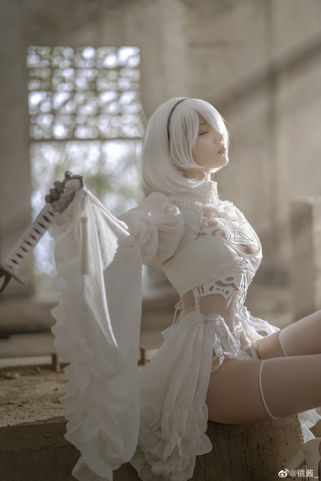 Ngắm bộ ảnh cosplay 2B đẹp “lạ” với trang phục váy cưới tinh khiết, mỹ miều và lộng lẫy - Ảnh 8.