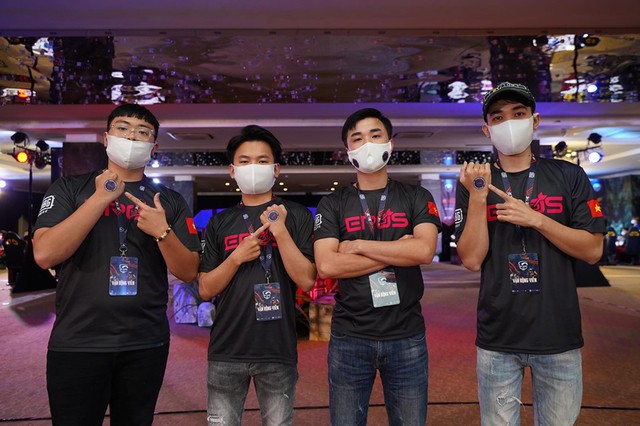 PUBG Mobile: Teacher ‘Hùng’ cùng toàn thể EROS Gaming xuất sắc đứng đầu bảng xếp hạng tại PMPL 2020 với 11 điểm MVP - Ảnh 4. PUBG Mobile: Teacher ‘Hùng’ cùng toàn thể EROS Gaming xuất sắc đứng đầu bảng xếp hạng tại PMPL 2020 với 11 điểm MVP - Ảnh 4.