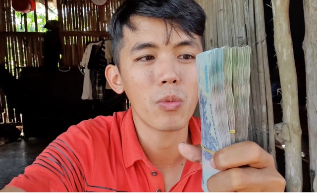 Youtuber nghèo nhất Việt Nam quyết tâm giải nghệ: Tôi muốn sống không bon chen, không đụng tới ai nhưng khó quá - Ảnh 1.