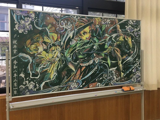 Siêu đỉnh, vẽ tranh Kimetsu no Yaiba trên bảng phấn, tất cả đều là tuyệt phẩm - Ảnh 1.