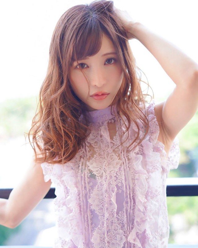 Ngắm nhan sắc xinh đẹp của Amatsuka Moe, thiên sứ của làng phim 18+ Nhật Bản - Ảnh 6.