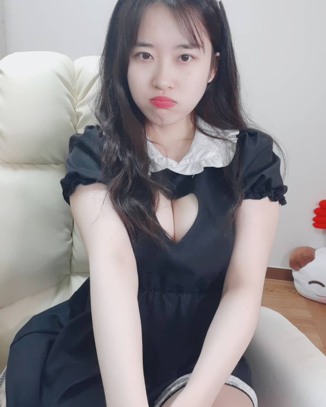 Không quá cao, nhưng cô nàng sở hữu gương mặt và body đáng mơ ước