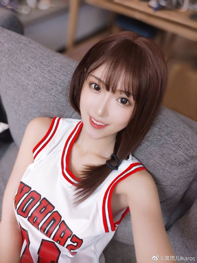 Cosplay thành nữ chính của Slam Dunk, cô nàng streamer xinh đẹp được khen tới tấp Cái gì cũng giống, chỉ trừ vòng một - Ảnh 4.