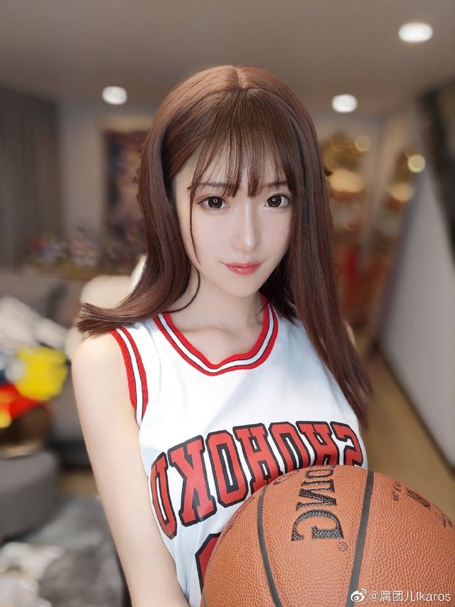 Cosplay thành nữ chính của Slam Dunk, cô nàng streamer xinh đẹp được khen tới tấp Cái gì cũng giống, chỉ trừ vòng một - Ảnh 5.