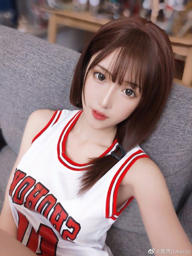 Cosplay thành nữ chính của Slam Dunk, cô nàng streamer xinh đẹp được khen tới tấp Cái gì cũng giống, chỉ trừ vòng một - Ảnh 7.