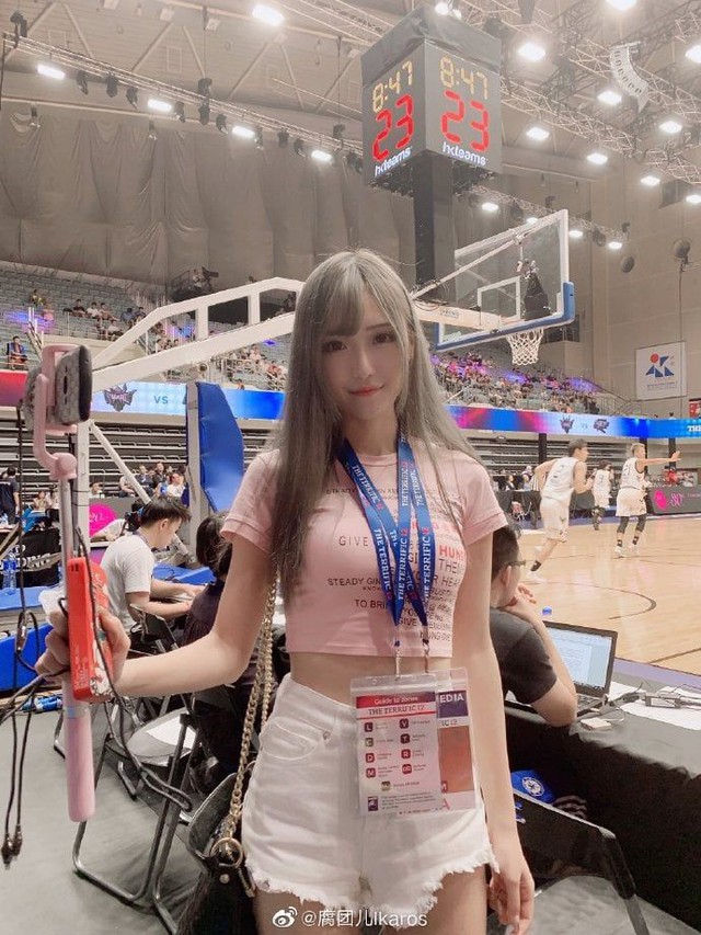 Cosplay thành nữ chính của Slam Dunk, cô nàng streamer xinh đẹp được khen tới tấp Cái gì cũng giống, chỉ trừ vòng một - Ảnh 10.