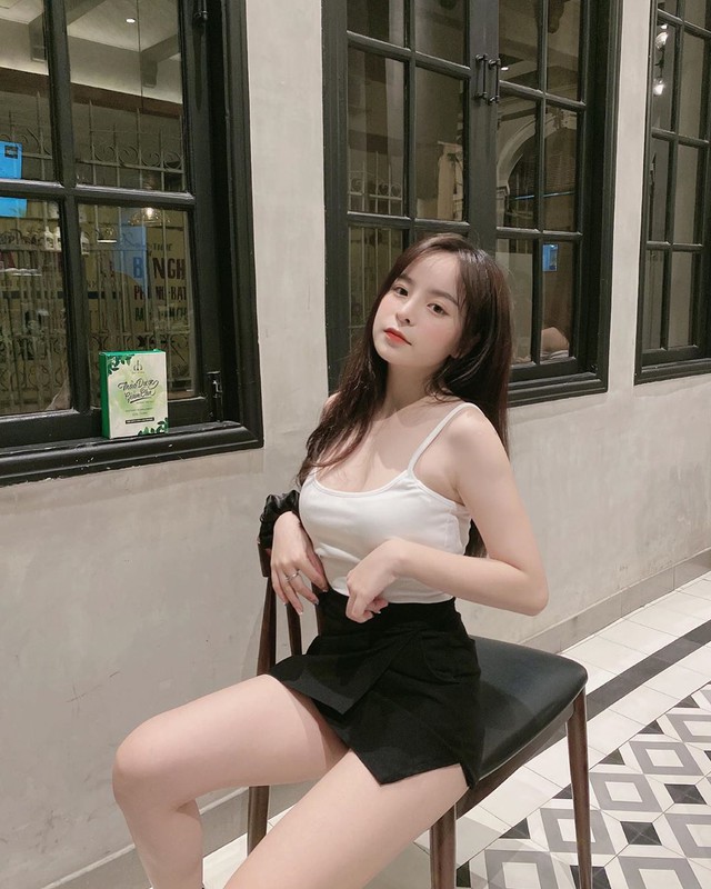 Sinh năm 2001, hot girl 19 tuổi sở hữu số đo 92-62-90 được cộng đồng mạng rủ nhau xin info, tới tấp follow - Ảnh 6.