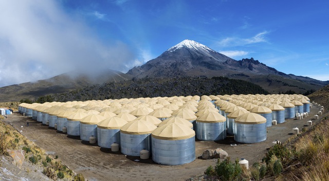 Từ trên đỉnh ngọn núi lửa tại Mexico, các nhà vật lý học cố chứng minh có thứ bay nhanh hơn ánh sáng - Ảnh 3.
