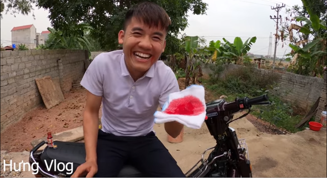 Con trai Bà Tân Vlog chơi lớn khi giả bệnh, fan nhận xét: Hết ý tưởng rồi chăng? - Ảnh 2.