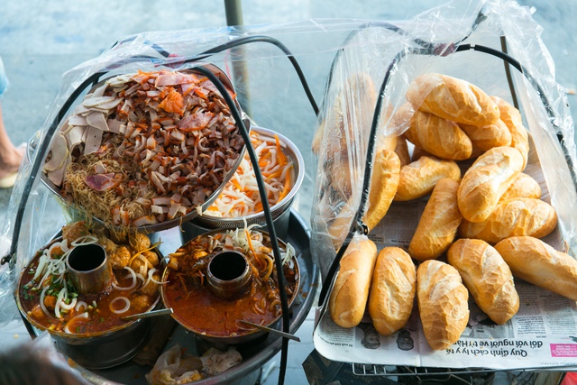Bánh mì Việt Nam, hành trình từ ổ bánh “thượng lưu” cho đến món ăn đường phố làm kinh ngạc cả thế giới - Ảnh 20.