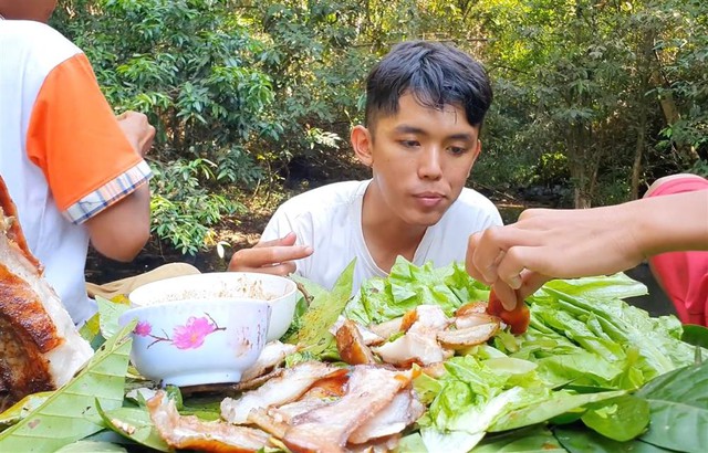 Youtuber nghèo nhất Việt Nam đã trở lại, thừa nhận sẽ không làm clip trong rừng sau lần suýt mất nghiệp trước đó - Ảnh 3.