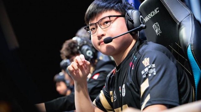 Uzi giải nghệ, chia tay Royal Never Give Up về làm trợ lý HLV của Invictus Gaming? - Ảnh 1.