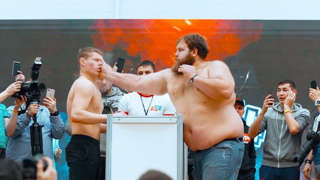 Cuộc thi cục súc nhất nước Nga: Không đánh đấm, chỉ được tát lật mặt nhau để ẵm giải vô địch - Ảnh 2.